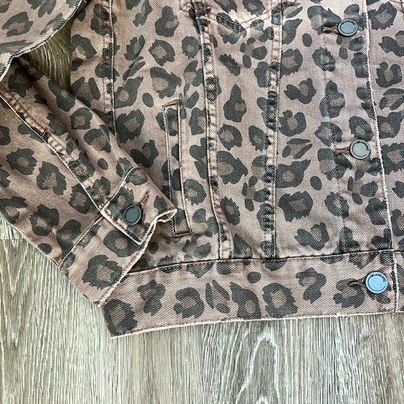 BLANKNYC , Leopard Print Denim Trucker Jacket - Picture 6 of 11